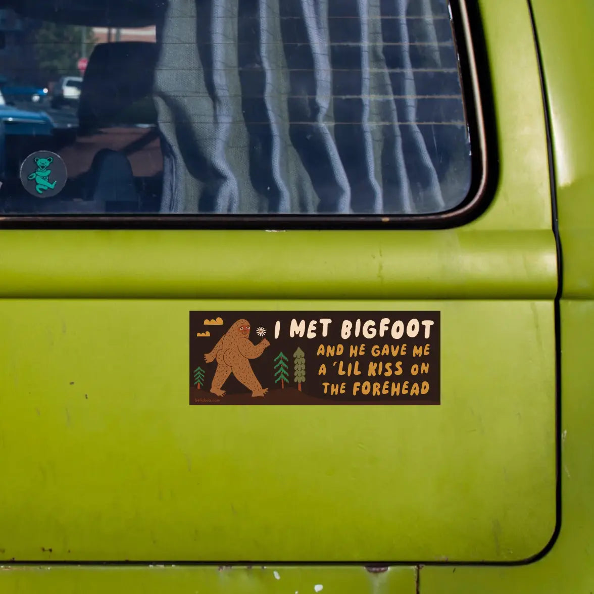 Funny Bigfoot bumper sticker: “I Met Bigfoot and He Gave Me a Little Kiss”—quirky cryptid car accessory for believers.