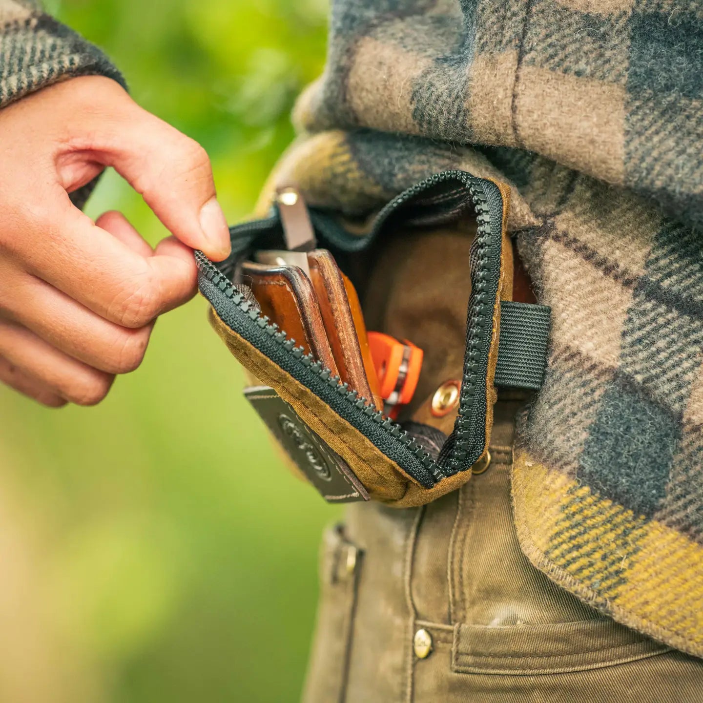 Journeyman Handcraft Compact Belt Pouch – Quick Access Canvas EDC (Dark Brown)