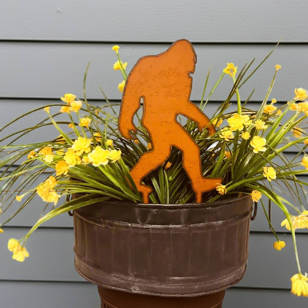 Universal Ironworks Bigfoot Yeti Walking Stake Planter Decoration