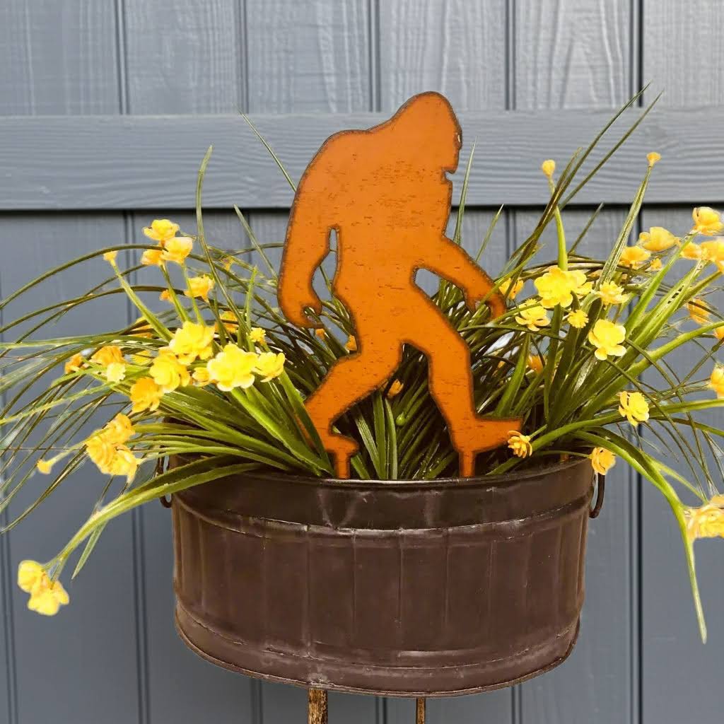 Universal Ironworks Bigfoot Yeti Walking Stake Planter Decoration
