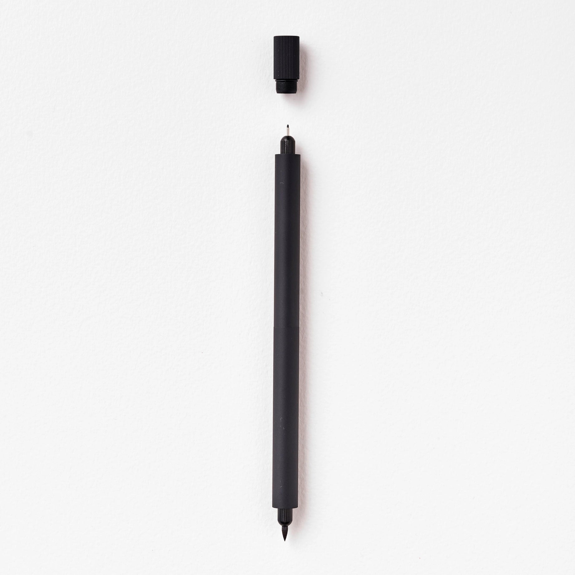 Toms Studio Lumos Pro Duo Black Pen, uncapped, stands upright on white background – premium designer pen for calligraphy.