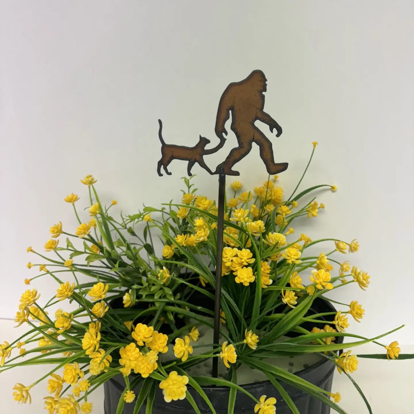 Universal Ironworks USA Bigfoot Yeti Sasquatch with Cat Rustic Metal Plant Stick