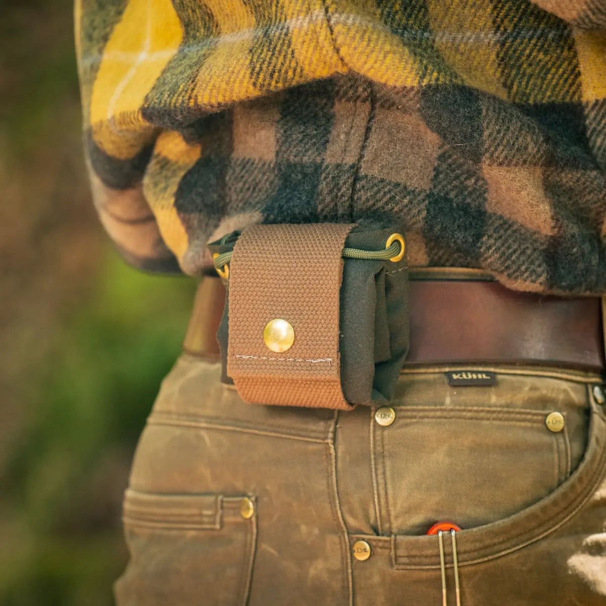 Forager Provisions LTD Journeyman Handcraft khaki green waxed canvas pouch worn on a belt for outdoor foraging