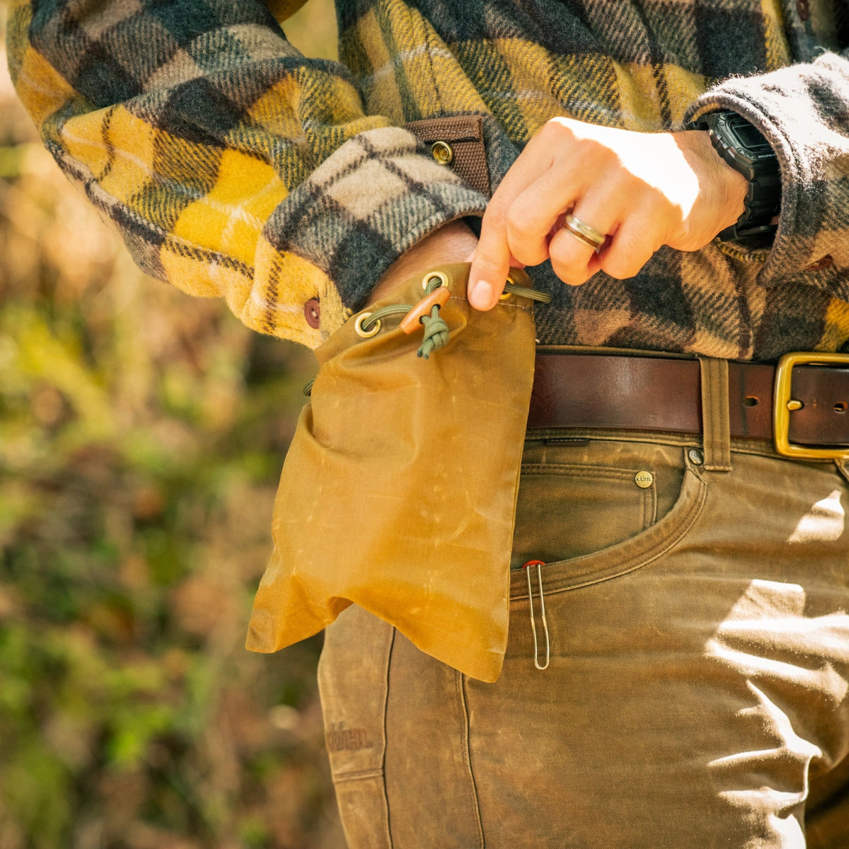 Forager Provisions LTD Journeyman Handcraft khaki green waxed canvas forager pouch attached to a belt in the woods